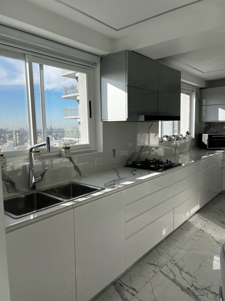 Marmolería con mesadas de mármol a medida